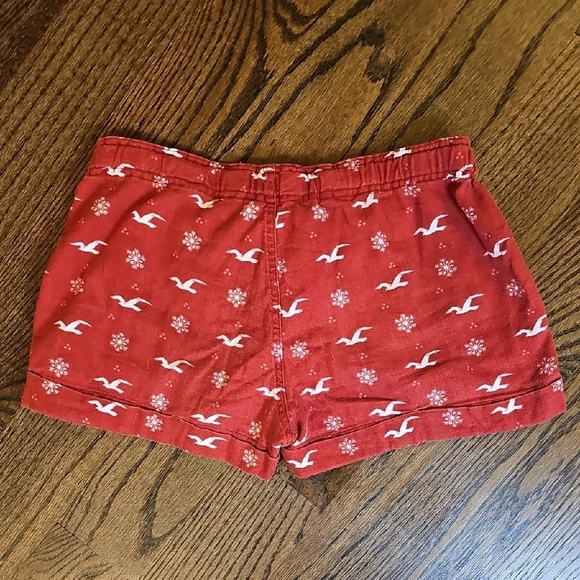 Hollister Red Snowflake Patterned Low Waisted Pajama Shorts Size M - Picture 3 of 4